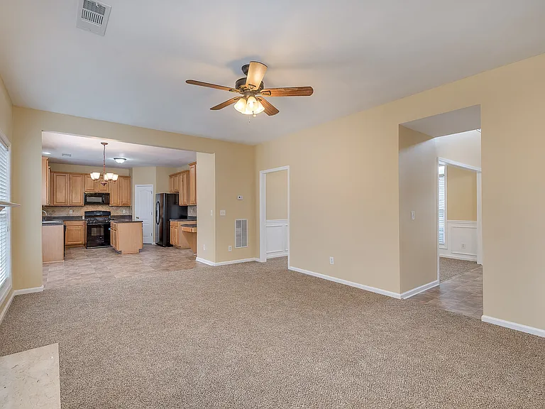 2318 Shady Maple Trl — Photo 6
