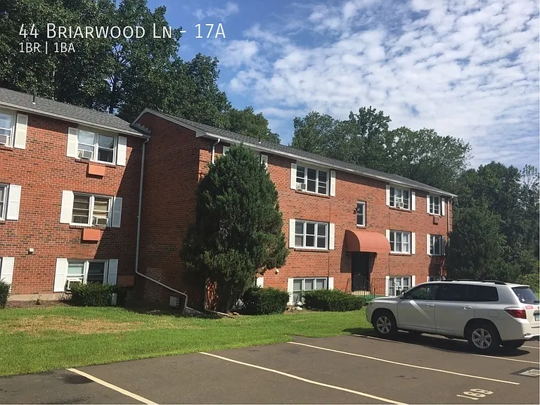 44 Briarwood Ln #17A — Photo 3
