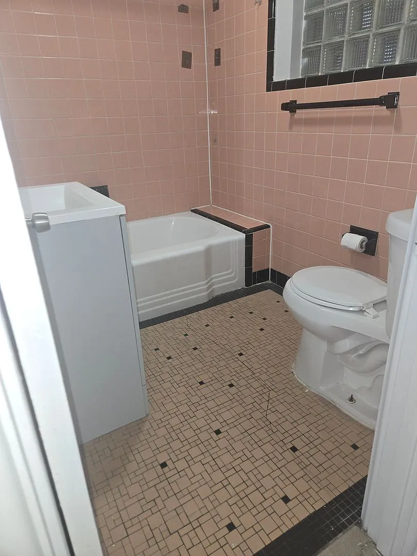 Hamilton West I — Photo 1