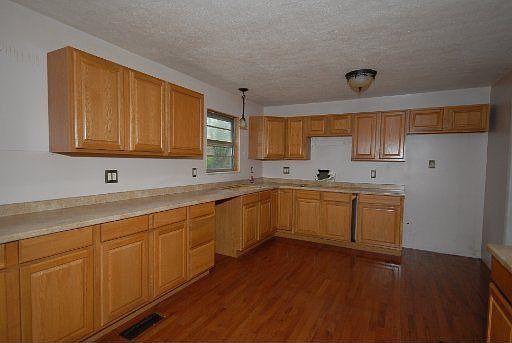 2nd image of 920 Griselda Dr