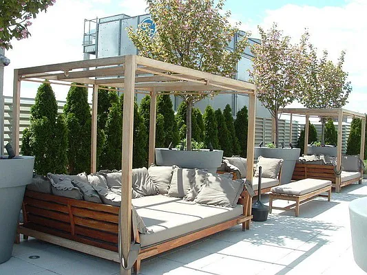 Rented by Level Group | media 9