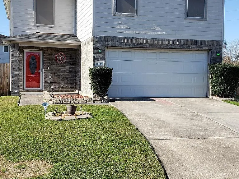 16123 Catbird Ct — Photo 2