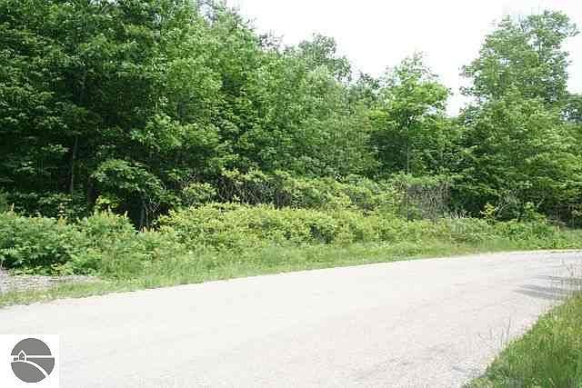 1st image of N Trillium Dr