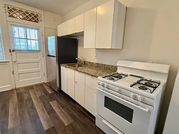 Large 3 bedroom in Greater Grand Crossing, 212 E 71st St, Chicago, IL 60619