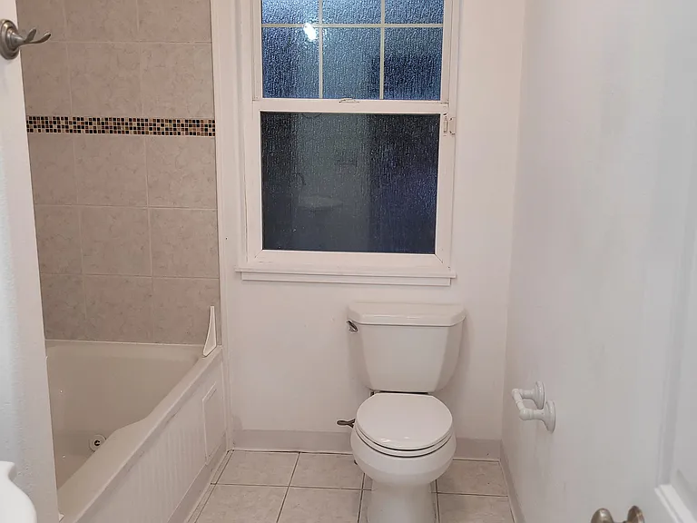 Second story bath with jetted tub