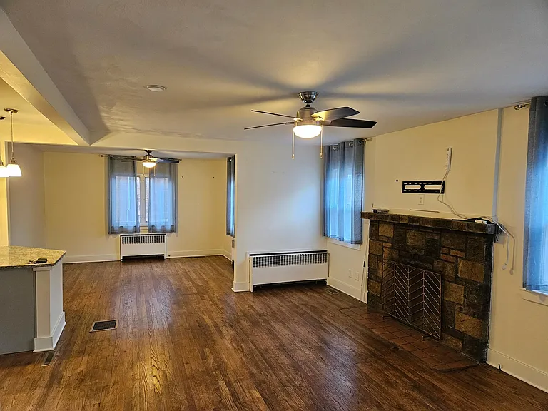 2419 Middle Rd — Photo 3