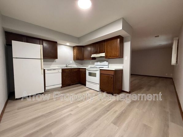 440 Moffitt St APT 5