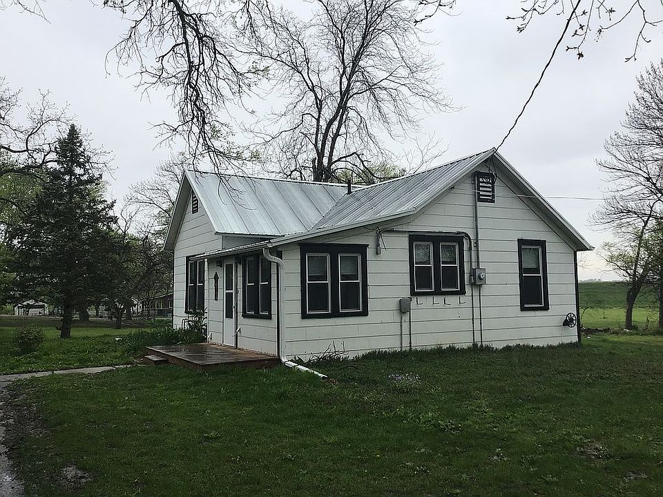 Front of home looking west