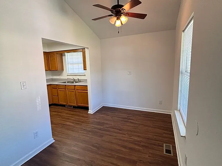 1712 Delaware Ave — Photo 7