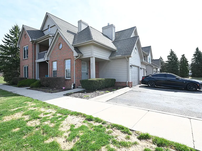 28777 Berwick Ct — Photo 1