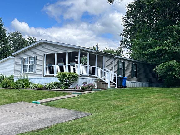 4th image of 1631 Pinegrove Way
