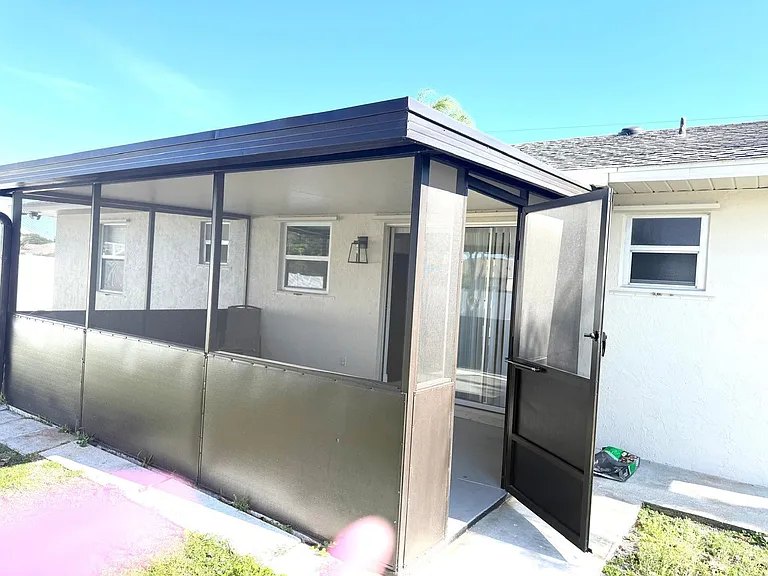 699 NW Riverside Dr — Photo 20