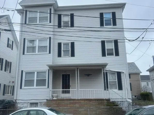 82 Wellington St, Fall River, MA 02720