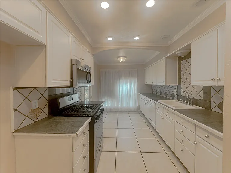8627 N Normandale St — Photo 24