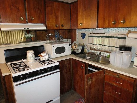 3rd image of 10383 Maple Ln