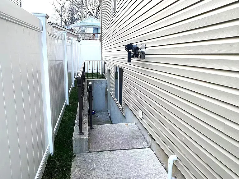 153 David St #BASEMENT — Photo 2
