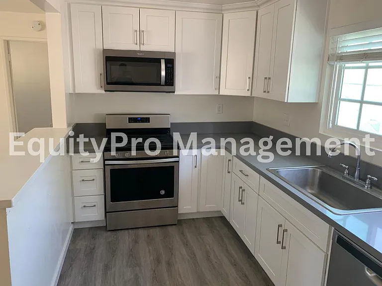 7243 Pickering Ave #D — Photo 3