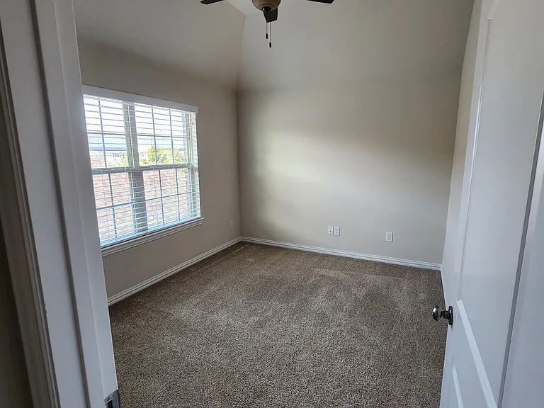 813 Warwick Blvd — Photo 8