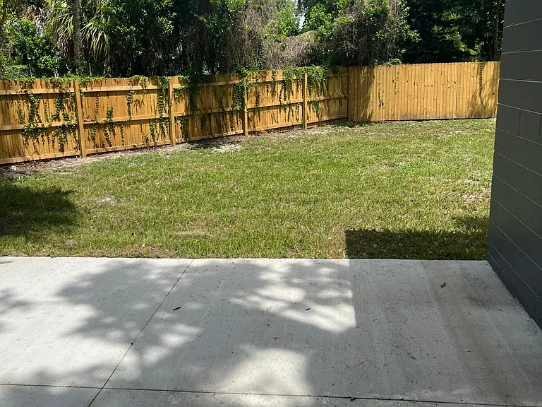 971 Harmon Ave — Photo 2