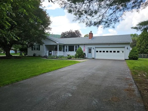 39 Lloyd Dr, Horseheads, NY 14845