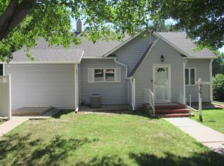 9685 S Clarence Ave, Holstein, NE 68950