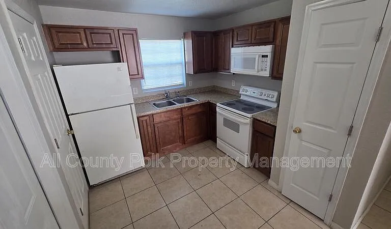 712 Bryon Ct — Photo 7