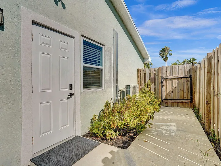 NE Solida Cir — Photo 10