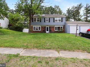 101 Tiffany Ln, Willingboro, NJ 08046