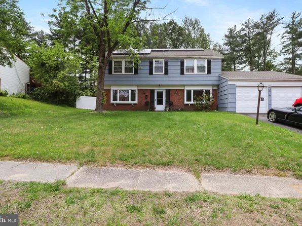 101 Tiffany Ln, Willingboro, NJ 08046