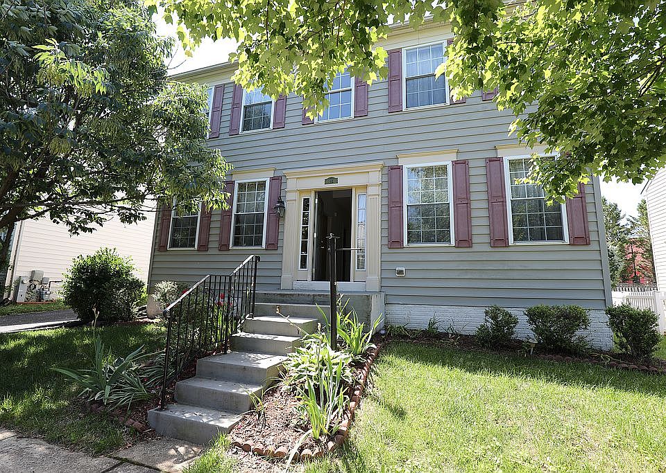 1st image of 221 Seamaster Rd