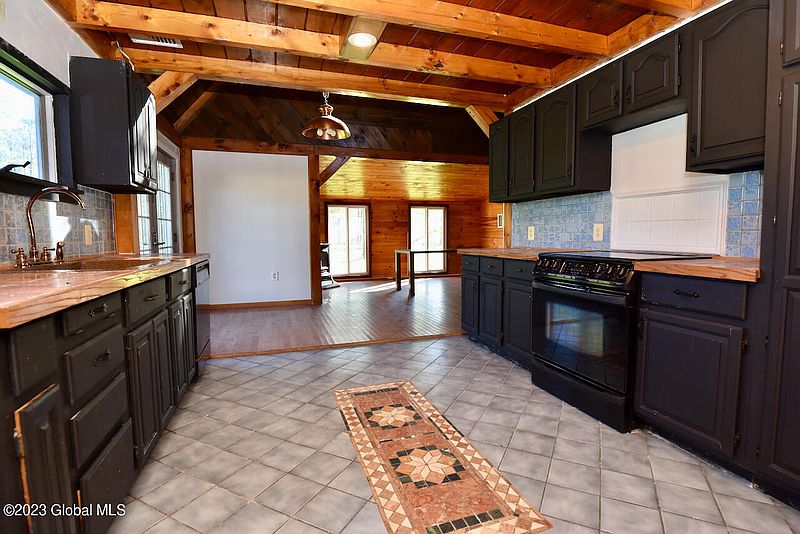 5th image of 163 Sawmill Drive