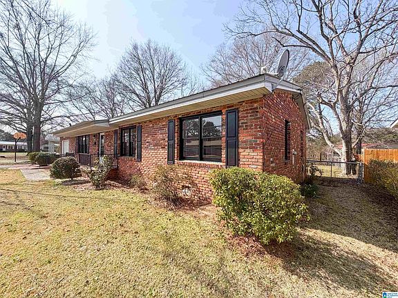 5th image of 1512 Forney St