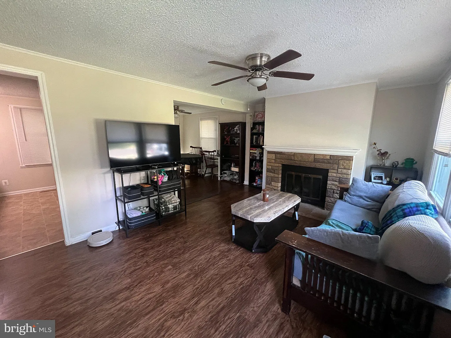 3 bed, 2.5 bath, 1320 sqft, $1,900 — Photo 2