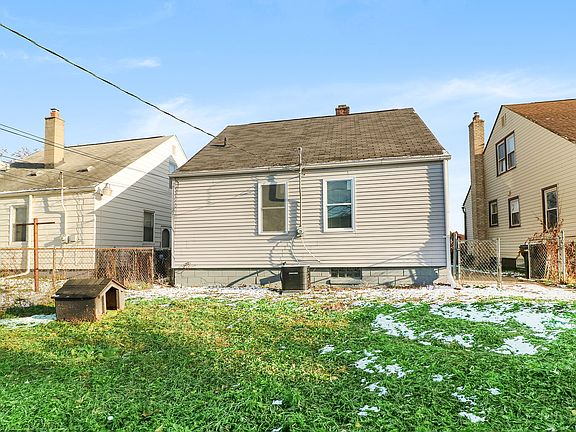 5th image of 19551 Hanna St