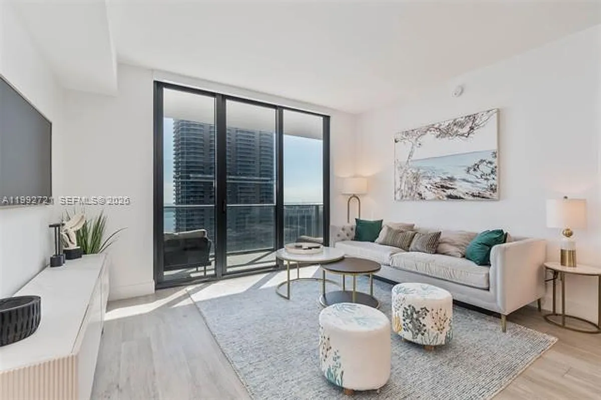 Building Photo - 1010 Brickell Ave #4303