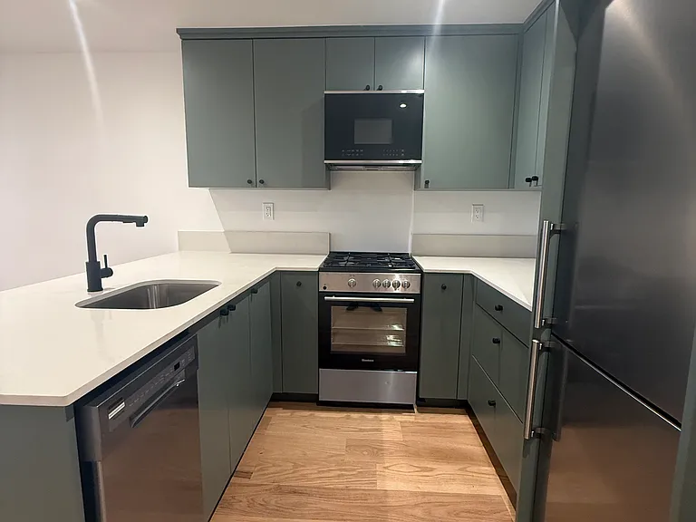 768 Halsey St #1 — Photo 4