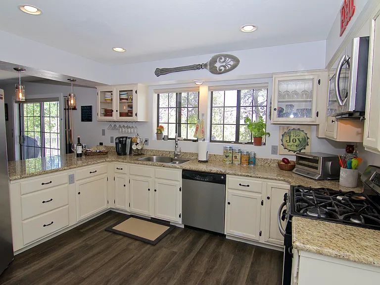 1444 Vista Rd — Photo 8