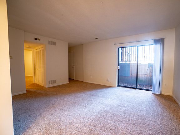 3rd image of 4012 Oak St #7