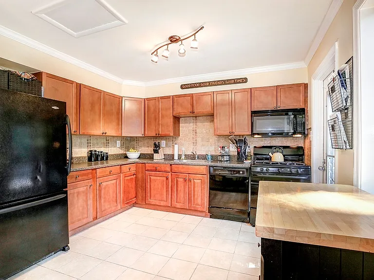 12217 Hunters Ln — Photo 6