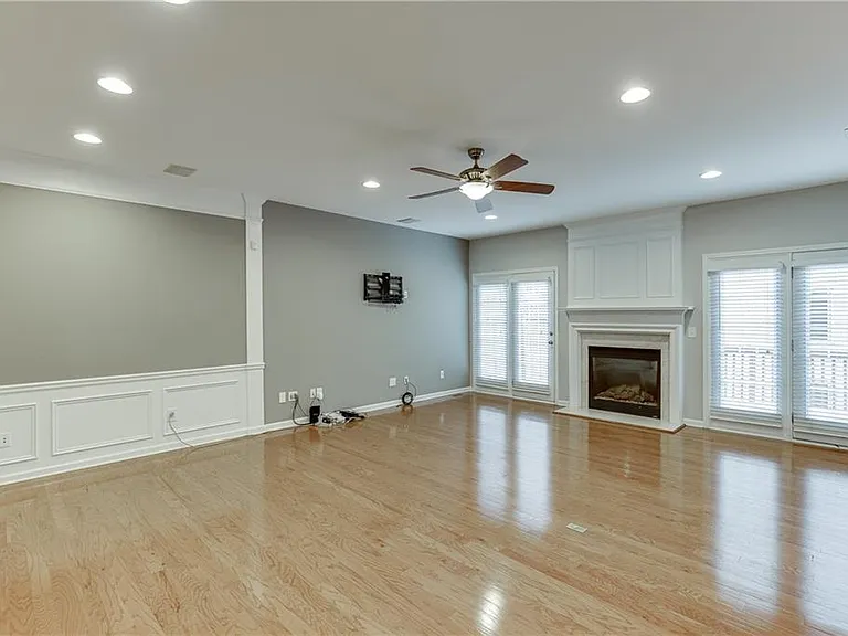 2801 Loftview Sq — Photo 9