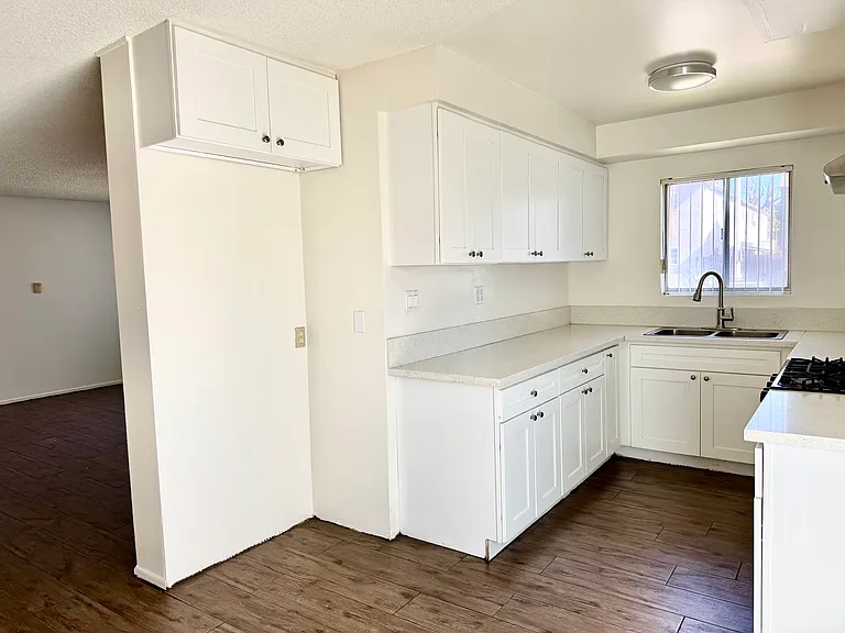 331 N Vecino Dr #1 — Photo 10