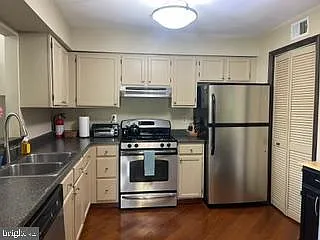 218 Andover Pl — Photo 3