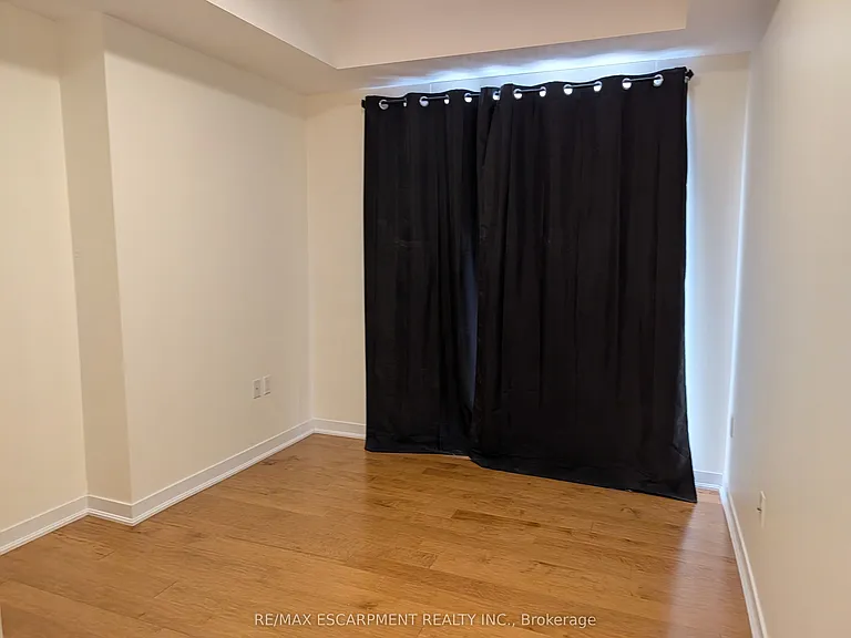 90 Charlton Ave W #702 — Photo 10