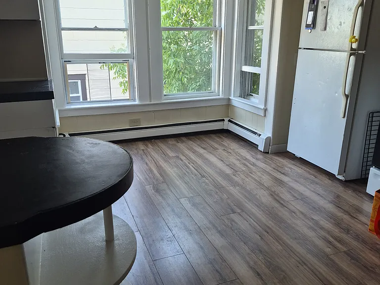 18 Highland St — Photo 3