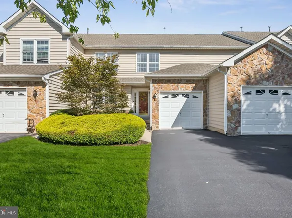 21 Palmer Dr, Moorestown, NJ 08057