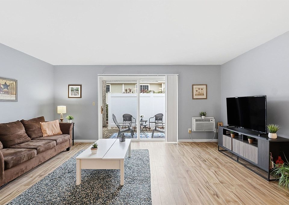 1st image of 10 Nancy Rd APT 6