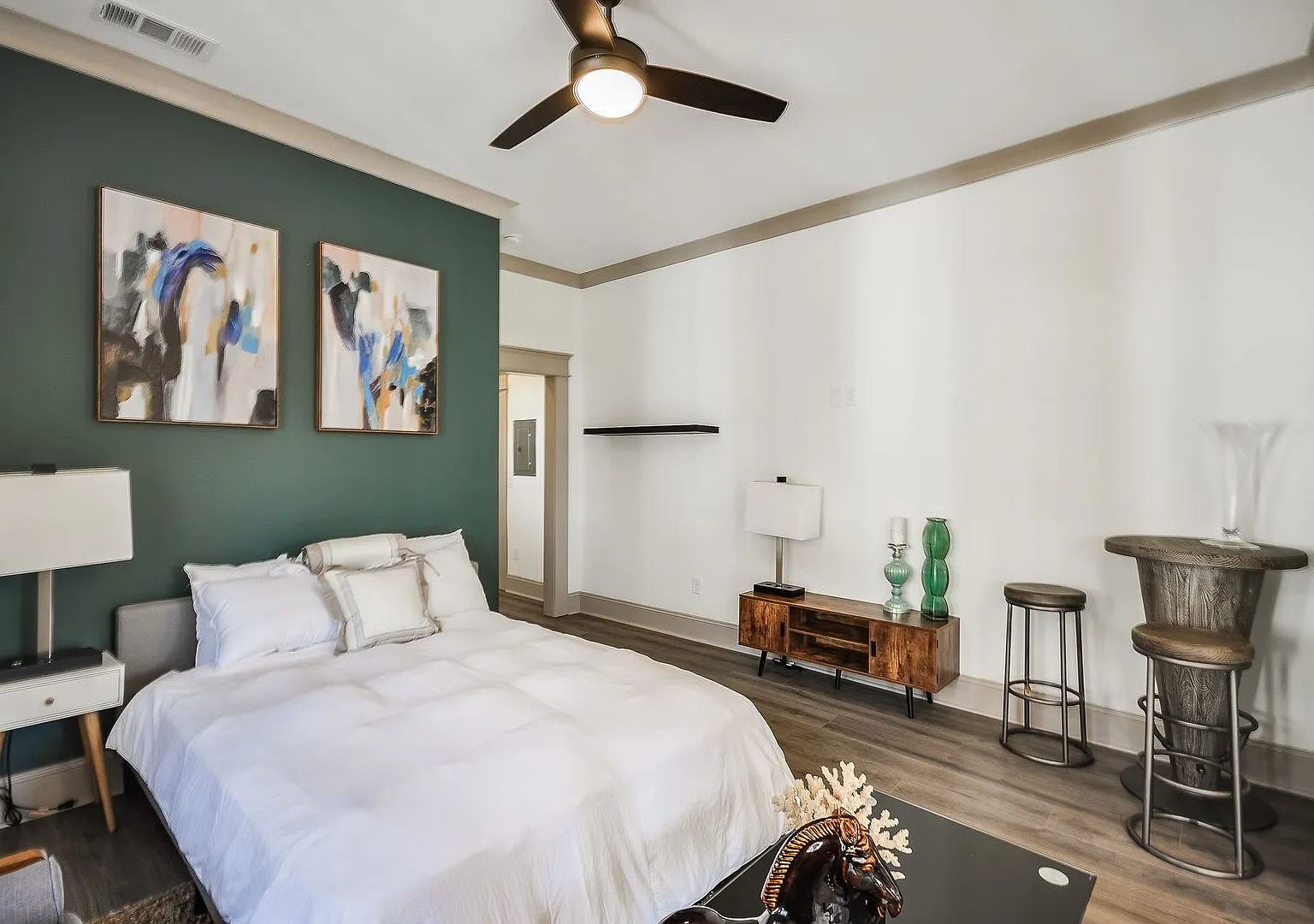 $400 Move In Special: Beautifully Updated Midtown Studio Apartment Walking Distance to Piedmont P... — Photo 3
