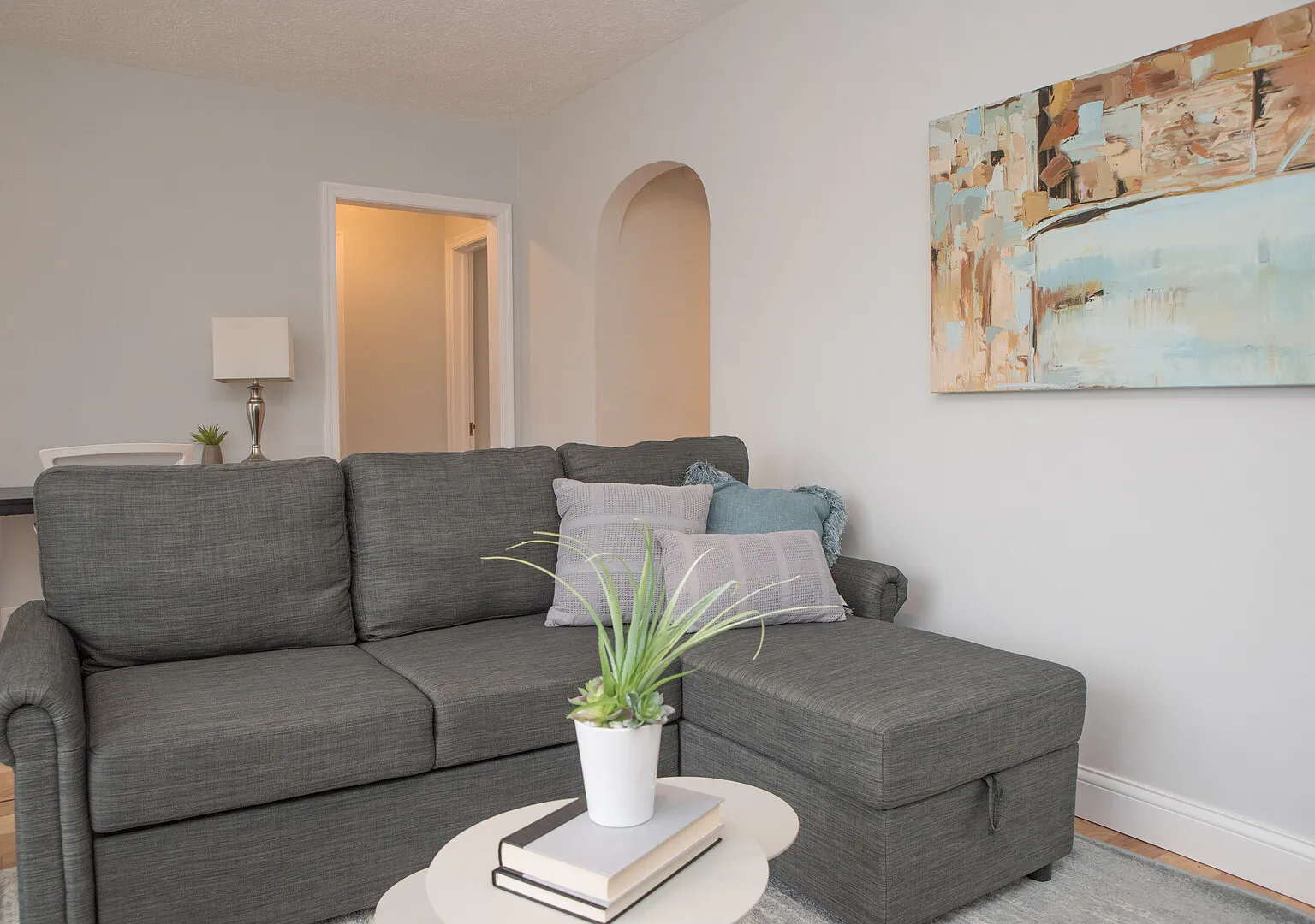 The Cozy on Downey - Irvington's Coziest Cottage — Photo 3
