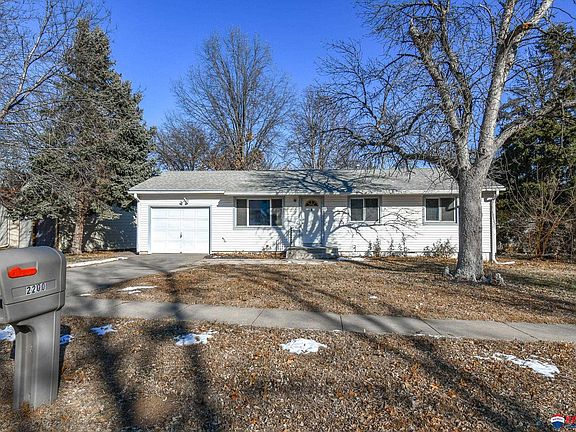 2nd image of 2200 Wildwood Pl