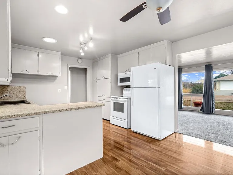 1315 Pine St — Photo 11